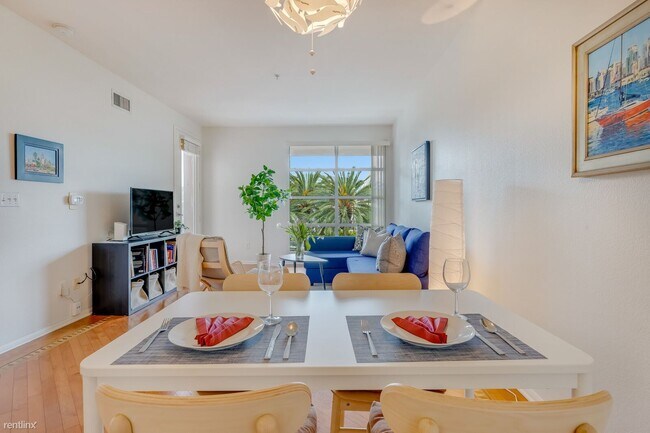 350 K St San Diego, CA 92101 photo 2