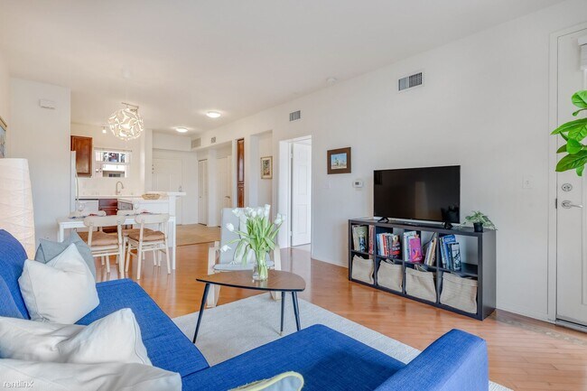 350 K St San Diego, CA 92101 photo 4