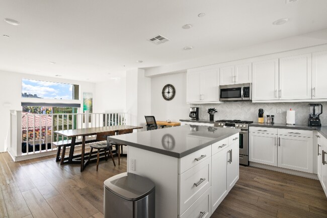 10482 San Diego Mission Rd San Diego, CA 92108 photo 5