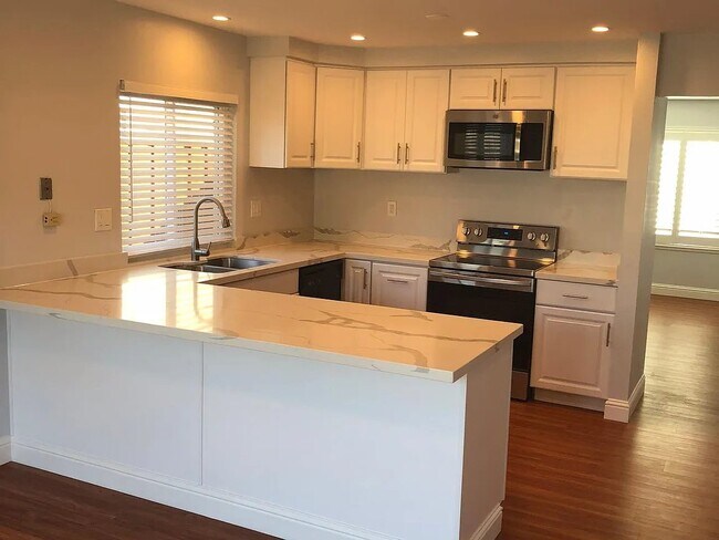 457 Chesapeake Ave Foster City, CA 94404 photo 4