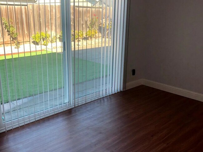 457 Chesapeake Ave Foster City, CA 94404 photo 5