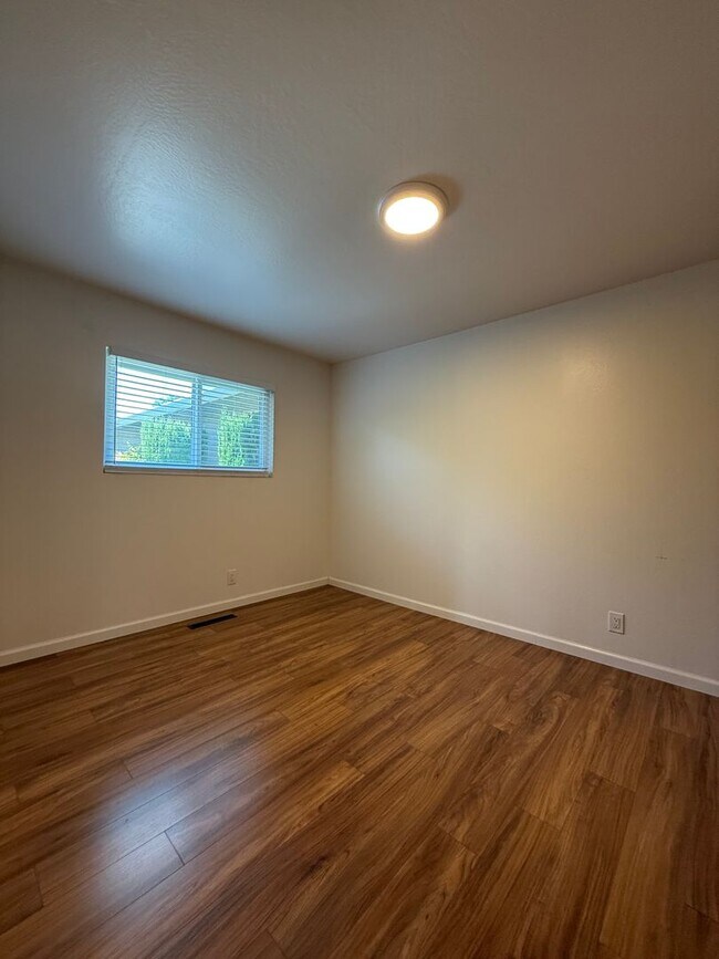 87-89 Starr Way Mountain View, CA 94040 photo 3