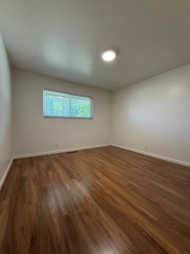 87-89 Starr Way Mountain View, CA 94040 photo 4