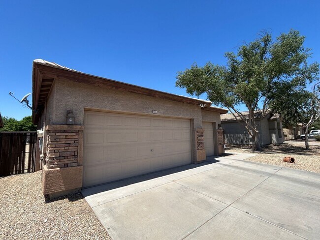 1676 S 159th Ave Goodyear, AZ 85338 photo 4
