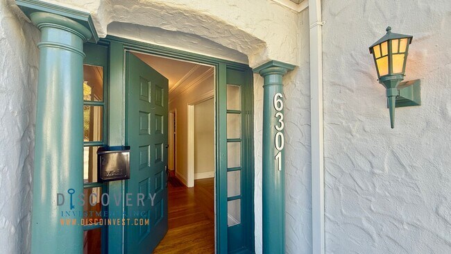 6301 Broadway Terrace Oakland, CA 94618 photo 2