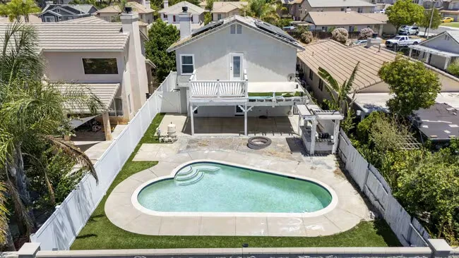 39535 Oak Cir Murrieta, CA 92563