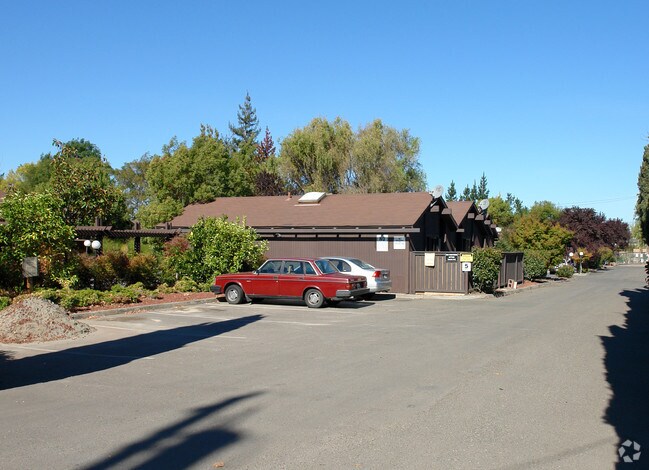 Whitesgate Apartments photo 3