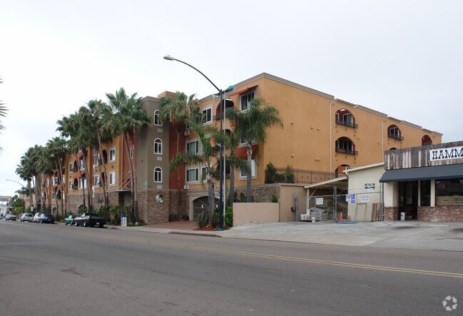 Pacific Shores Apartments photo 3