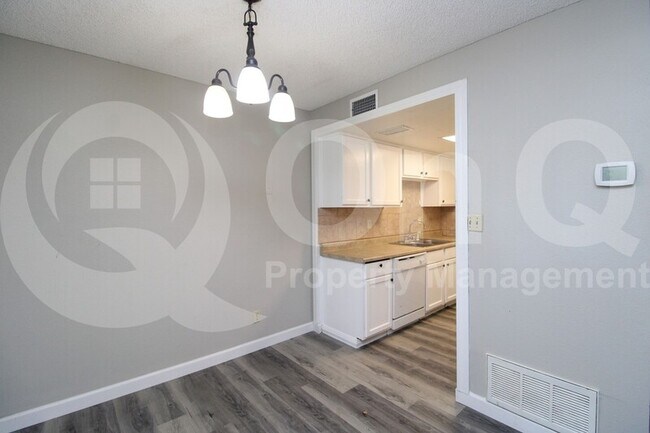 3332 W Las Palmaritas Dr Phoenix, AZ 85051 photo 5