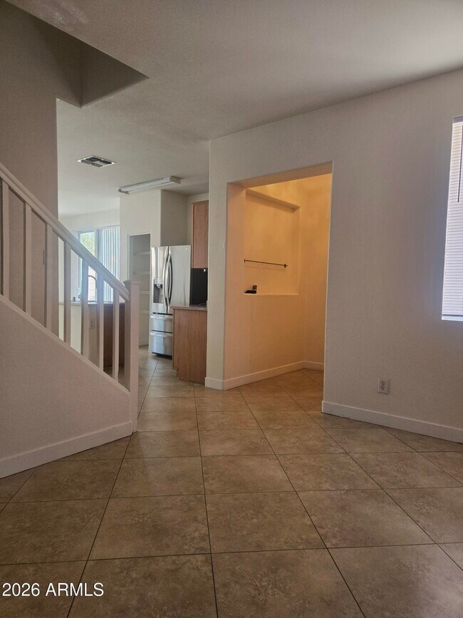 1442 E Mobile Ln photo 3