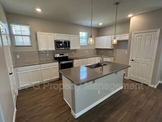 16541 W Sierra St Surprise, AZ 85388 photo 4