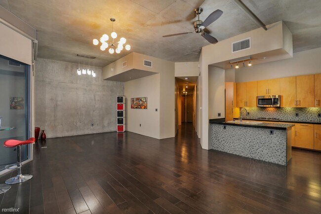 1050 Island Ave San Diego, CA 92101 photo 3