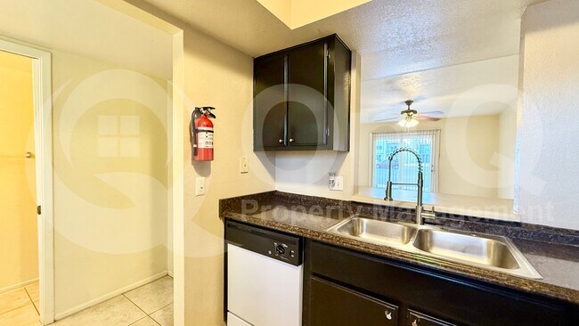 2834 E Kathleen Rd Phoenix, AZ 85032 photo 4