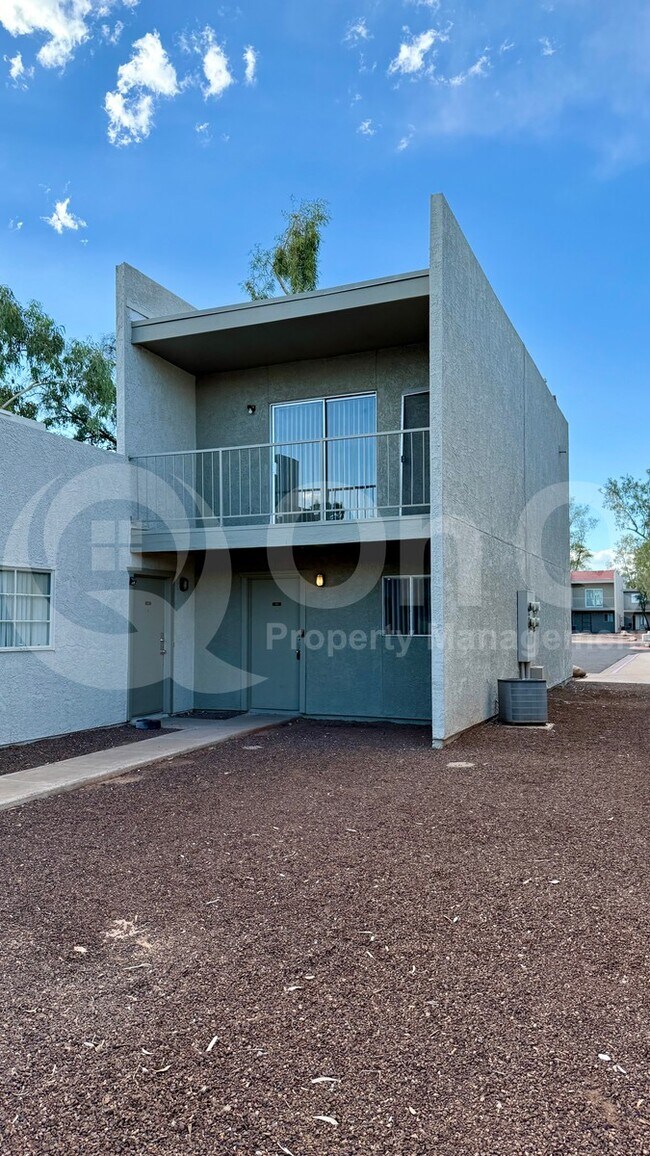 2834 E Kathleen Rd Phoenix, AZ 85032 photo 2
