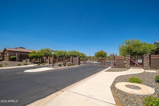 9752 W Rowel Rd photo 4