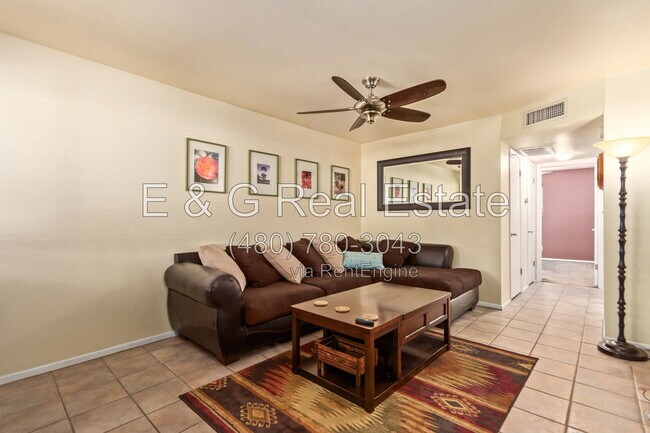 3626 N 37th St Phoenix, AZ 85018 photo 3