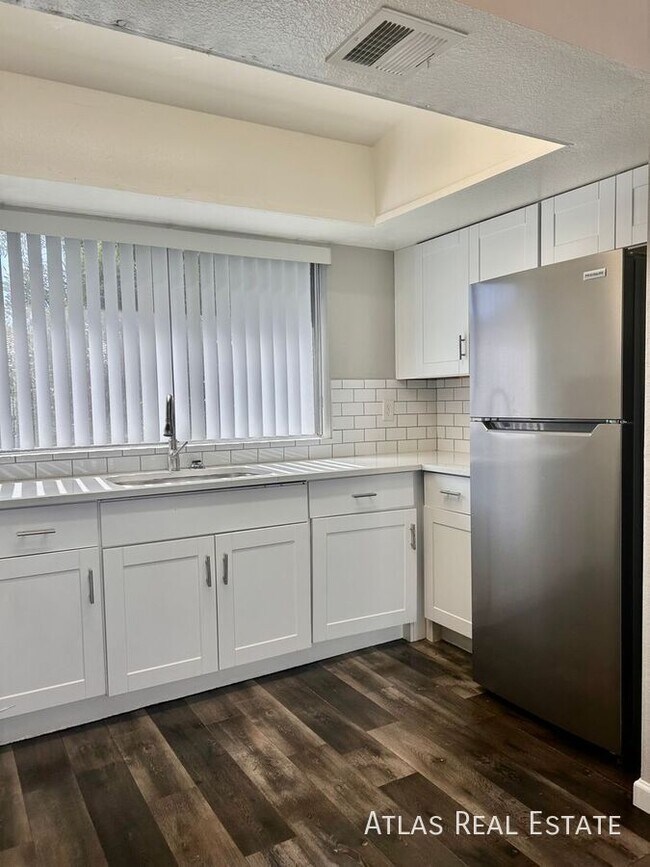 1553 W Mercer Ln Phoenix, AZ 85029 photo 4