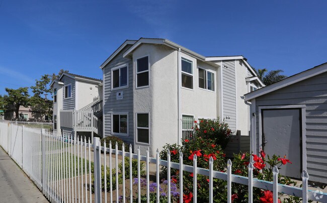 346 Garfield St Oceanside, CA 92054 photo 2