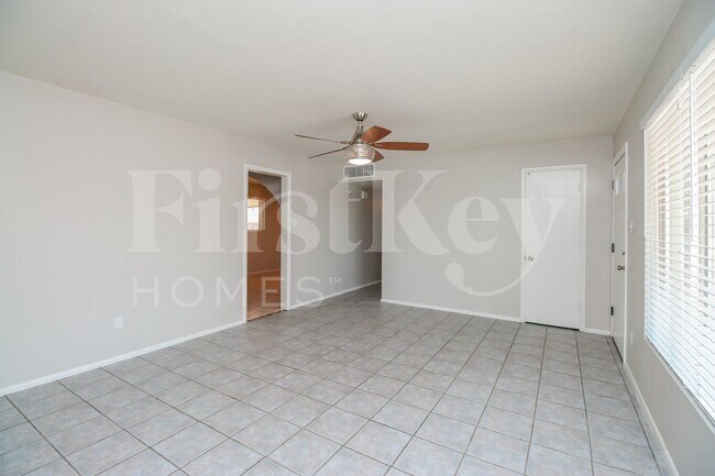 5719 N 23rd Ave Phoenix, AZ 85015 photo 3