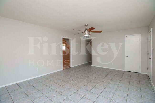 5719 N 23rd Ave Phoenix, AZ 85015 photo 4
