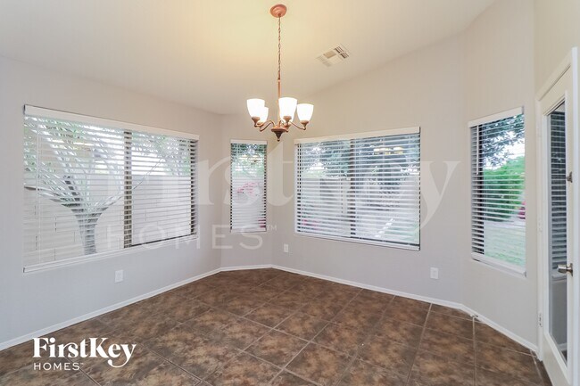 8027 S 27th Way Phoenix, AZ 85042 photo 4