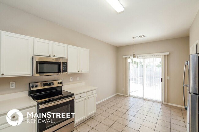 13137 W Calavar Rd Surprise, AZ 85379 photo 5