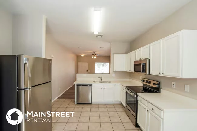 13137 W Calavar Rd Surprise, AZ 85379 photo 4