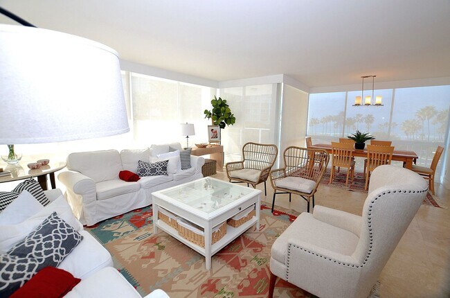 1820 Avenida Del Mundo Coronado, CA 92118 photo 2