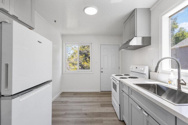 2255 Lincoln Ave Alameda, CA 94501 photo 3