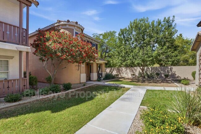 1380 S Sabino Dr Gilbert, AZ 85296 photo 3