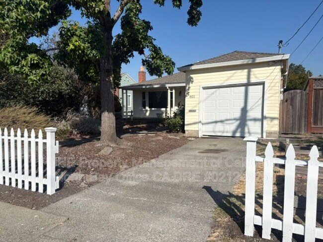 821 Madison St Petaluma, CA 94952 photo 2