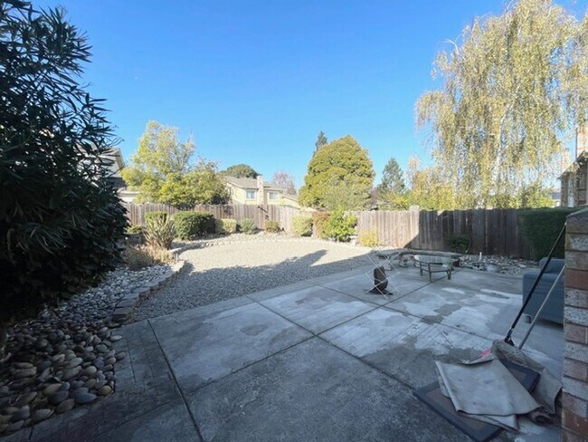 2472 Camino de Jugar San Ramon, CA 94583 photo 2
