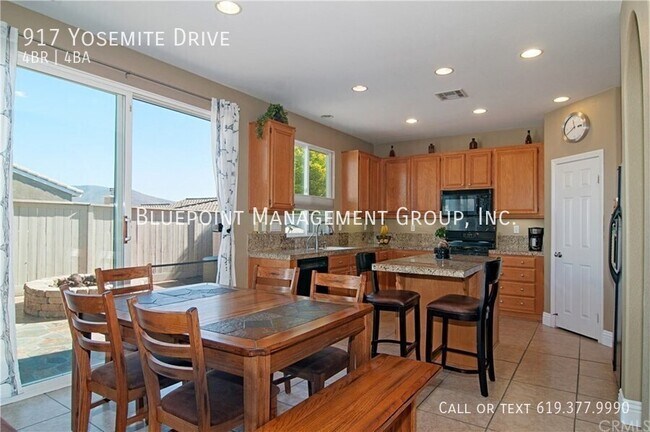 917 Yosemite Dr Chula Vista, CA 91914 photo 2