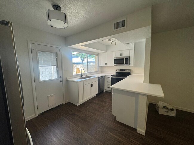 8216 E Keim Dr Scottsdale, AZ 85250 photo 3