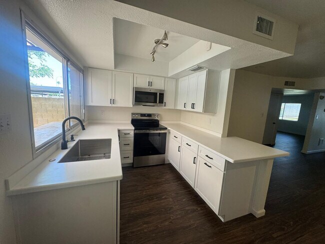 8216 E Keim Dr Scottsdale, AZ 85250 photo 2