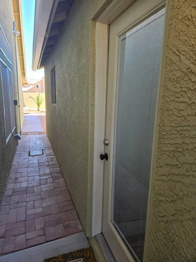 7365 E Ivyglen St photo 4