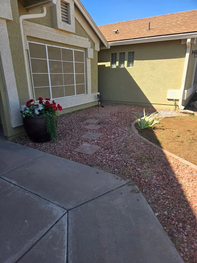 7365 E Ivyglen St photo 2