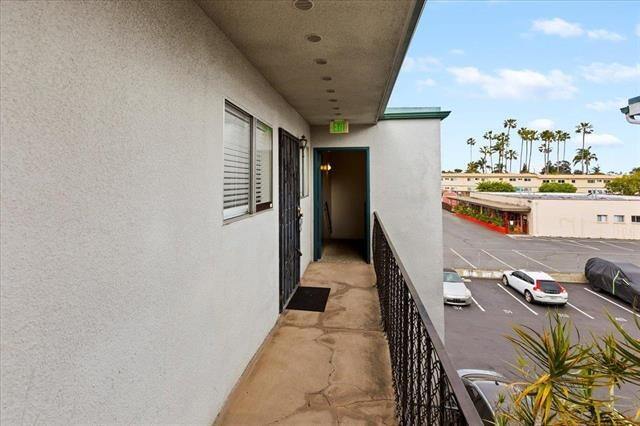 4885 Cole St San Diego, CA 92117 photo 2