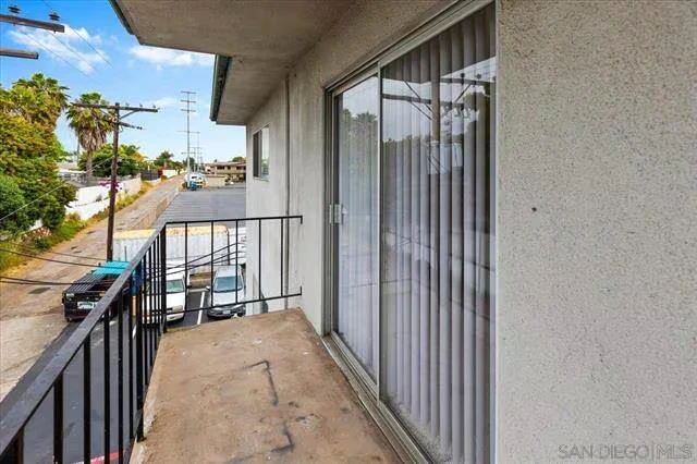 4885 Cole St San Diego, CA 92117 photo 4