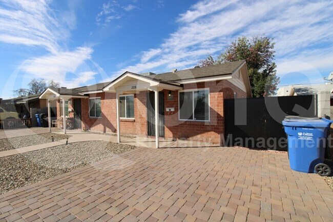 2238 N 28th Pl Phoenix, AZ 85008 photo 2