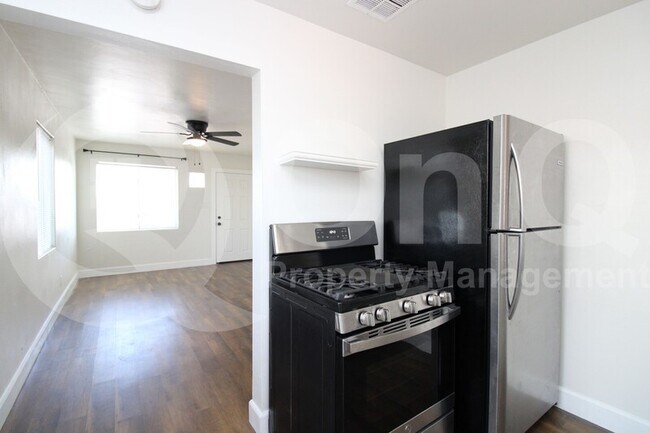 2238 N 28th Pl Phoenix, AZ 85008 photo 3
