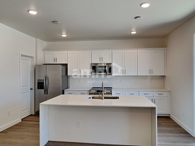 18449 W Honeysuckle Dr Surprise, AZ 85387 photo 4