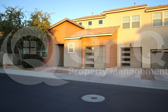 3051 S Soho Ln Chandler, AZ 85286 photo 2
