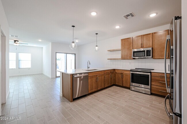 7931 W Frier Dr Glendale, AZ 85303 photo 4
