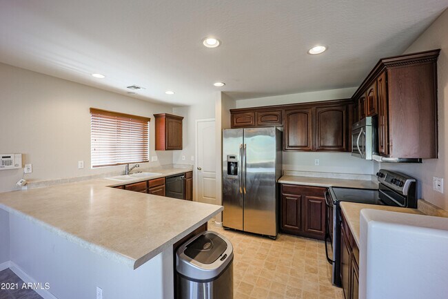 10938 W Meadowbrook Ave photo 3