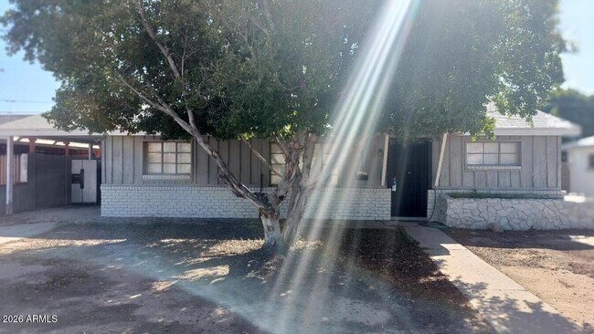 8815 N 28th Ave photo 2
