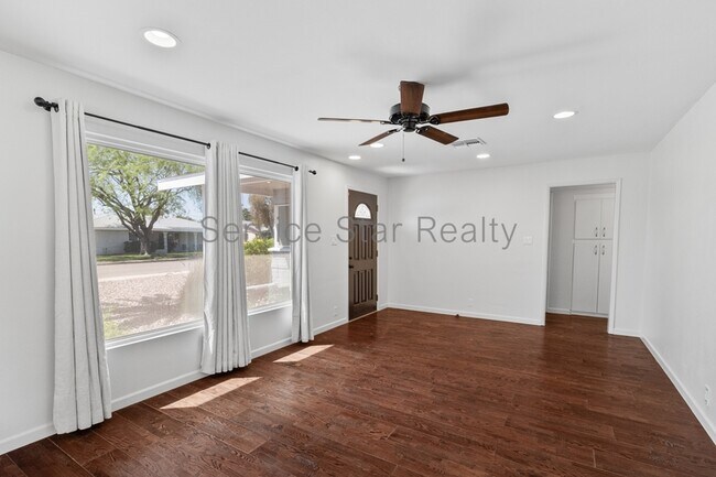 2405 N 39th St Phoenix, AZ 85008 photo 4