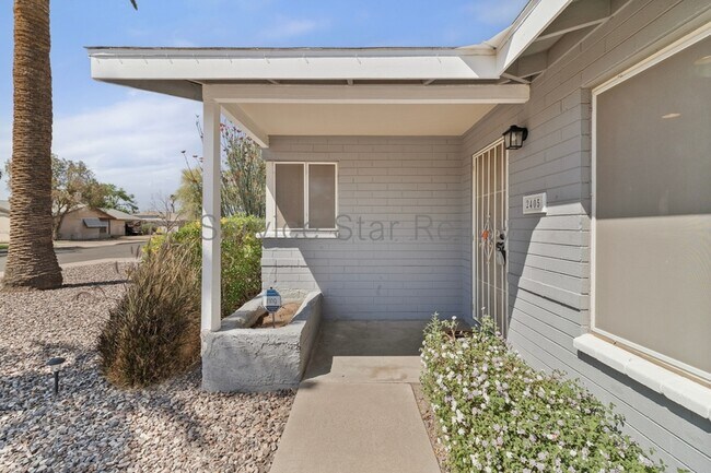 2405 N 39th St Phoenix, AZ 85008 photo 3