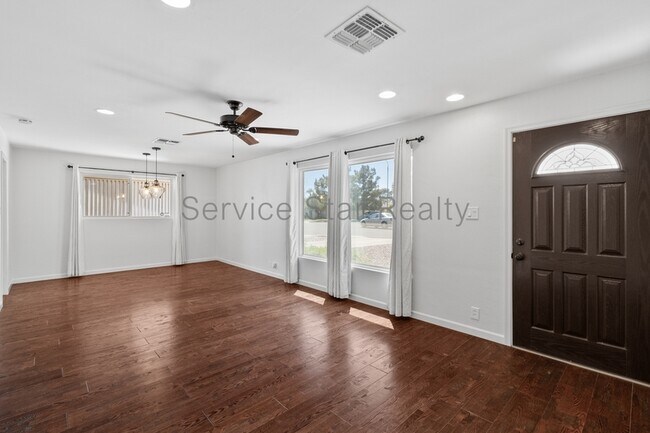 2405 N 39th St Phoenix, AZ 85008 photo 5