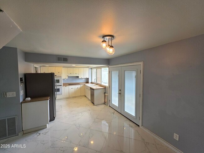 8407 E Chaparral Rd photo 5
